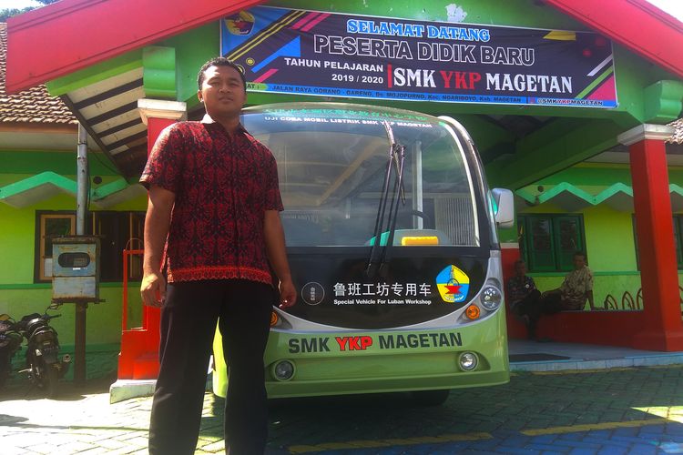 Mobil listrik bantuan dari China melalui program sister city di SMK YKP Kabupaten Magetan. 
