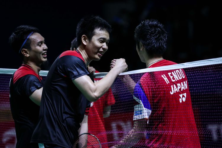 Pasangan ganda putra Indonesia, Mohammad Ahsan dan Hendra Setiawan saat melawan ganda putra Jepang, Hiroyuki Endo dan Yuta Watanabe dalam babak perempat final Blibli Indonesia Open 2019 di Istora Senayan, kompleks GBK, Jakarta, Jumat (19/7/2019). Mohammad Ahsan dan Hendra Setiawan menang dengan skor 21-15, 9-21, dan 22-20.