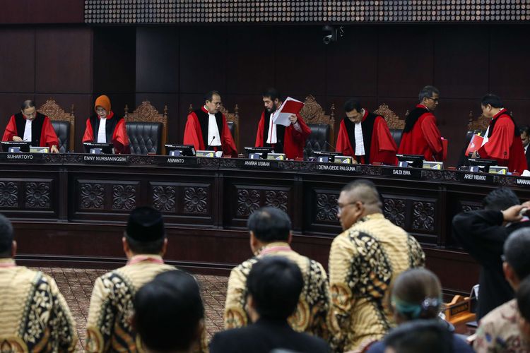 Majelis hakim menunda sementara sidang putusan sengketa pilpres 2019 di Mahkamah Konstitusi, Jakarta, Kamis (27/6/2019).