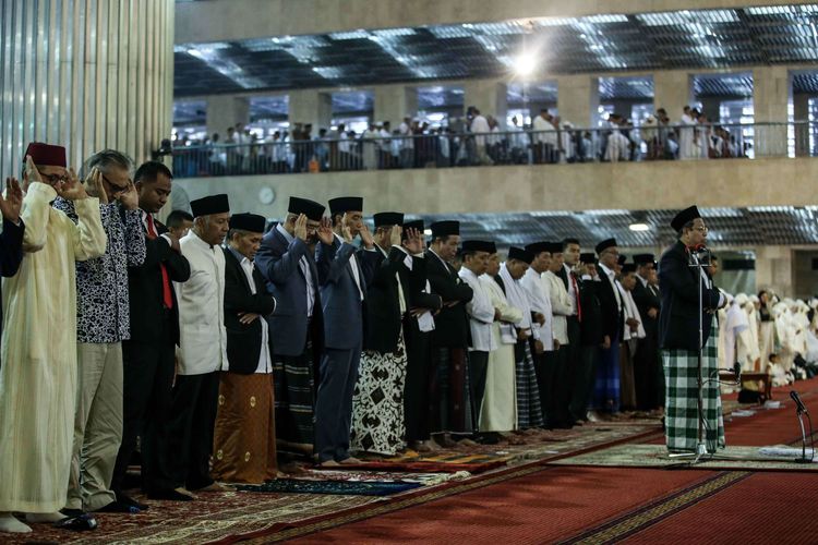 Presiden Joko Widodo menunaikan ibadah shalat Idul Fitri 1 Syawal 1440 Hijriah di Masjid Istiqlal, Jakarta Pusat, Rabu (5/6/2019).