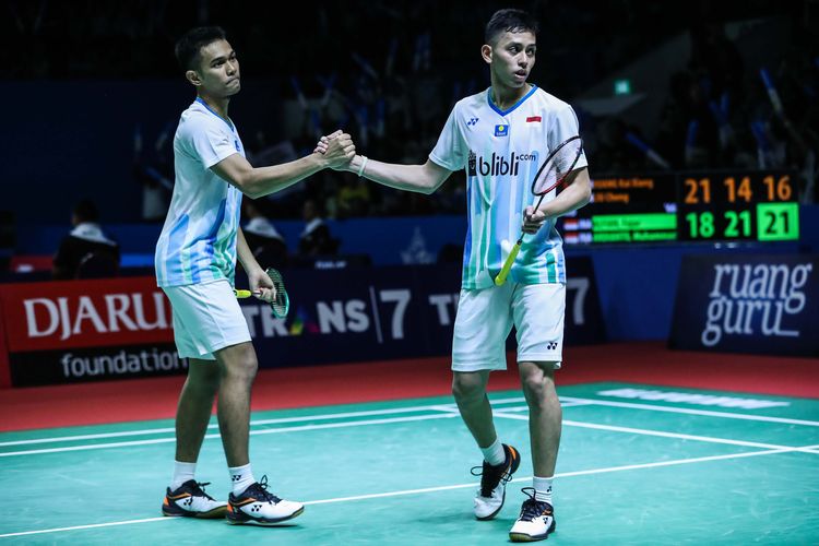 Pasangan ganda putra Indonesia, Fajar Alfian/Muhammad Rian Ardianto saat melawan ganda putra China, Huang Kai Xiang/Liu Cheng dalam babak pertama Indonesia Open 2019 di Istora Senayan, kompleks GBK, Jakarta, Rabu (17/7/2019). Ganda putra Indonesia, Fajar Alfian/Muhammad Rian menang dengan skor 18-21 21-14 21-16.