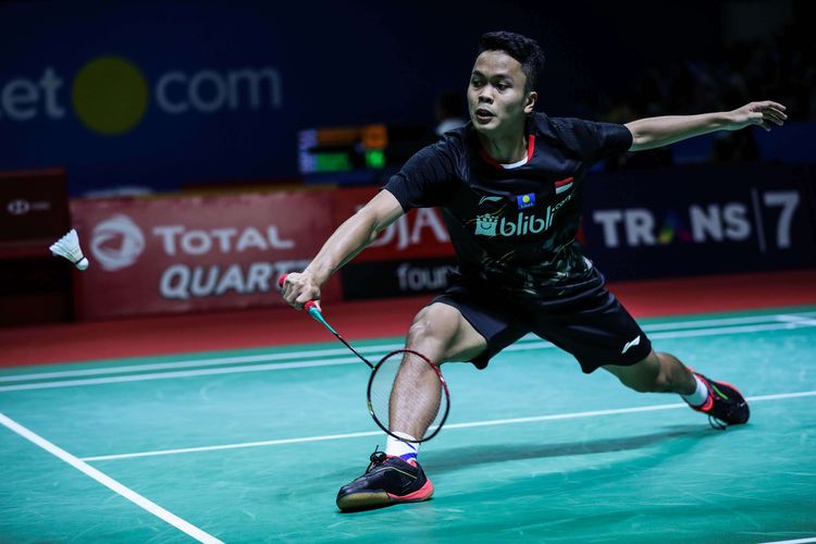 Pebulu tangkis tunggal putra Indonesia, Anthony Ginting melawan tunggal putra Thailand, Kantaphon Wangcharoen dalam babak kedua Blibli Indonesia Open 2019 di Istora Senayan, kompleks GBK, Jakarta, Kamis (18/7/2019). Anthony Ginting kalah dengan skor 20-22 21-11 19-21.