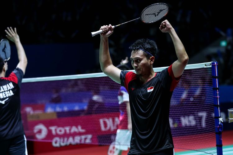 Pasangan ganda putra Indonesia, Mohammad Ahsan dan Hendra Setiawan saat melawan ganda putra Jepang, Hiroyuki Endo dan Yuta Watanabe dalam babak perempat final Indonesia Open 2019 di Istora Senayan, kompleks GBK, Jakarta, Jumat (19/7/2019). Mohammad Ahsan dan Hendra Setiawan menang dengan skor 21-15, 9-21, dan 22-20.