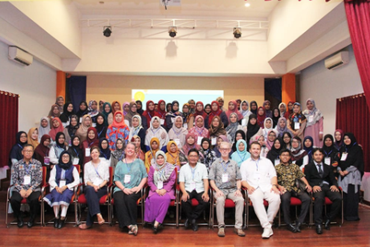 Eduversal menggelar wokshop Development of Teaching Proficiency bagi Musyawarah Guru Mata Pelajaran (MGMP) kepada 250 guru dari 10 sekolah di Indonesia yang diselenggarakan di sekolah Kharisma Bangsa, Tangerang Selatan, 24-29 Juni 2019.