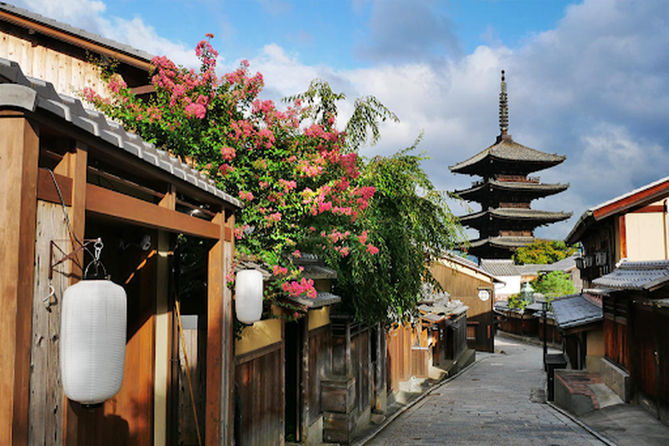 Hokan-ji Temple (Yasaka Pagoda), pagoda Buddha 5 lantai di Higashiyama, Kyoto. (DOK. 京都のフリー写真素材集)