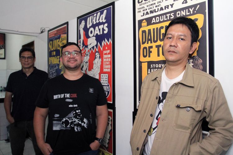 (Dari kiri) Komposer musik Aghi Narottama, Bemby Gusti, dan Tony Merle ditemui di Rooftoosound di kawasan Cilandak, Jakarta Selatan, Rabu (9/10/2019).