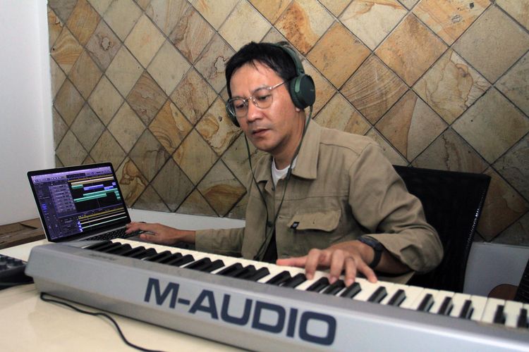 Komposer Tony Merle ditemui di Rooftopsound di kawasan Cilandak, Jakarta Selatan, Rabu (9/10/2019).