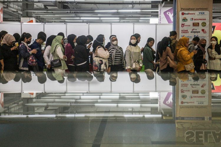 ilustrasi pengangguran PHK. Badan Pusat Statistik (BPS) mencatat jumlah pengangguran di Indonesia per Februari 2025 mencapai 7,28 juta orang. Angka ini meningkat 83.450 orang atau 1,11 persen dibandingkan Februari 2024.
