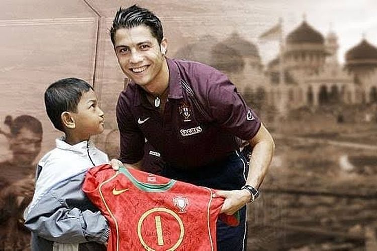 Martunis, anak angkat Cristiano Ronaldo saat bertemu pascatsunami aceh 26 Desember 2004