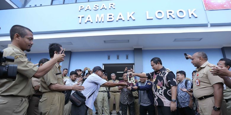 Wali Kota Semarang Hendrar Prihadi saat meresmikan Pasar Tambak Lorok, Senin (25/3/2019)