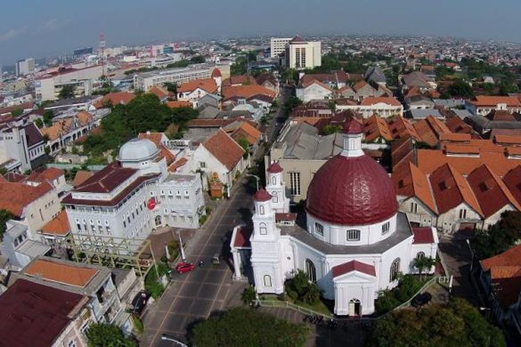 Bangunan Gereja GPIB Immanuel atau lebih populer disebut Gereja Blenduk difoto dari udara, di Semarang, Jawa Tengah, Minggu (29/6/2014). Gereja yang berada di kawasan kota tua Semarang ini dibangun tahun 1753.
