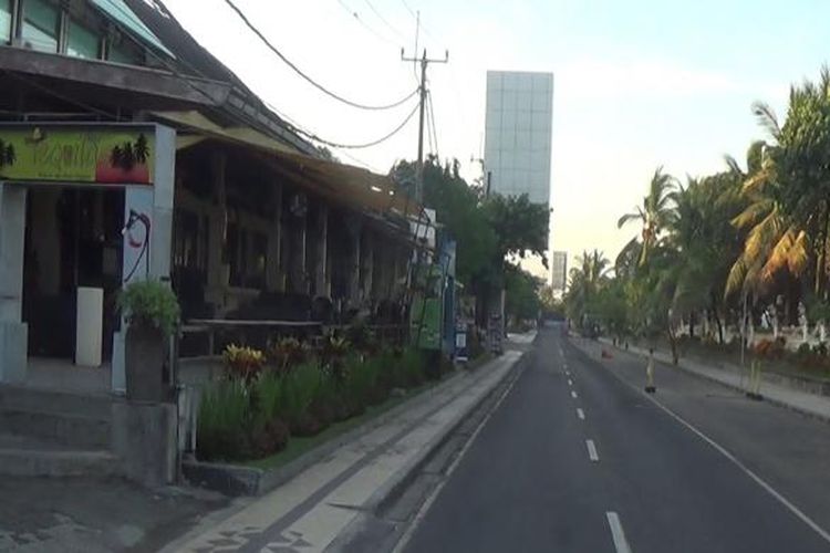 Suasana saat Nyepi pada 28 Februari 2014 lalu di jalan Pantai Kuta, Bali.