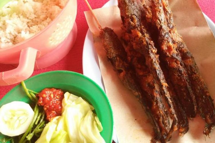 Istana lele di jalan raya Banyuwangi Desa Banyuputih Kecamatan Banyuputih Kabupaten Situbondo menyediaka menu lele bakar yang nikmat dan gurih