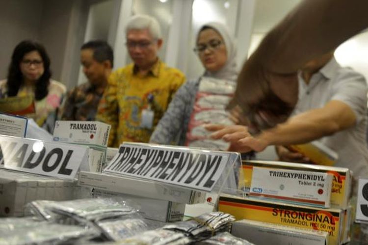 Sebagian obat ilegal hasil sitaan polisi ditunjukkan kepada wartawan di Markas Besar Polri, Jakarta, Selasa (6/9). 