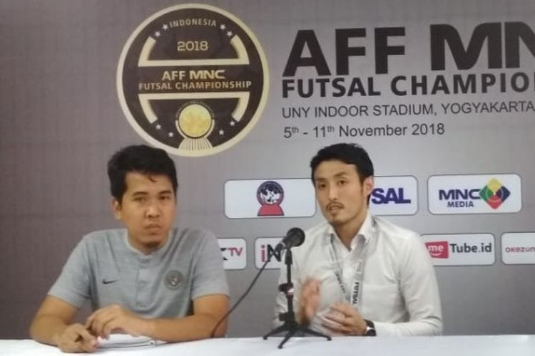Pelatih timnas futsal Indonesia, Kensuke Takahashi saat konferensi pers setelah laga melawan Malaysia, Selasa (6/11/2018).