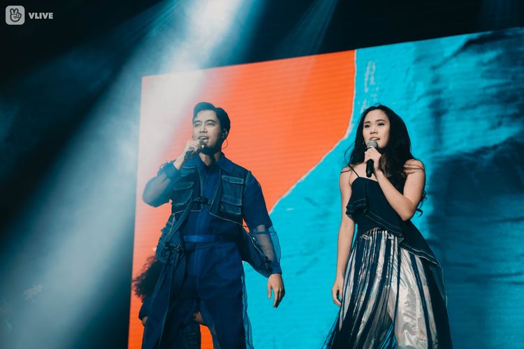 Vidi Aldiano dan Sheryl Sheinafia dalam konser V Heartbeat di Tennis Indoor Senayan, Jakarta Pusat, Sabtu (31/8/2019).