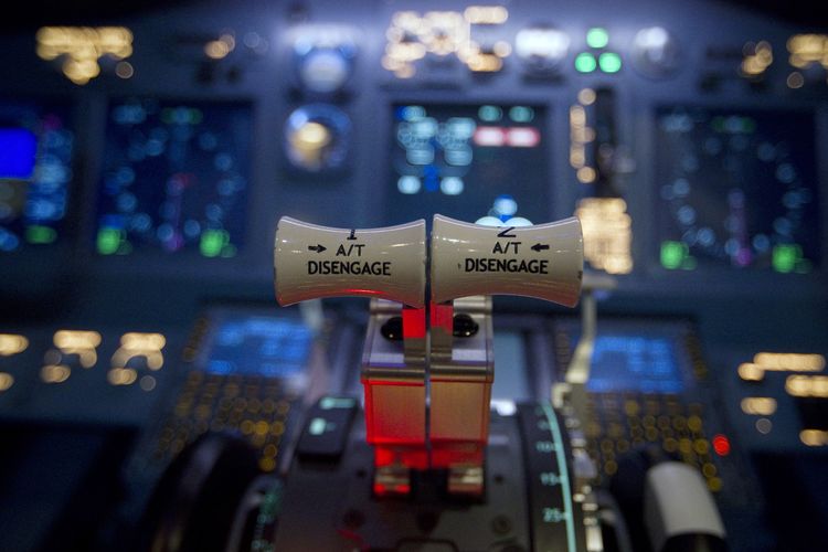 Simulator kokpit Boeing 737. Gambar diambil di Paris, Perancis, pada 9 Desember 2011. 
