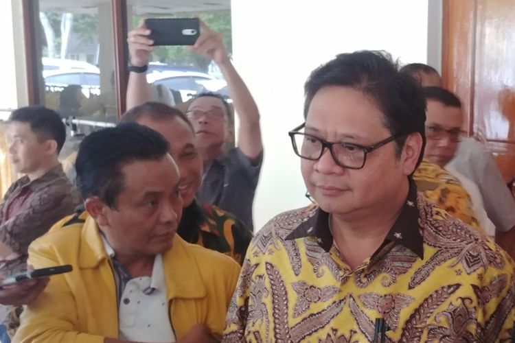 Ketua Umum Partai Golkar Airlangga Hartarto memberikan pembekalan kepada ratusan Caleg DPR RI. Pembekalan dilakukan di Kantor DPP Golkar, Slipi, Jakarta Barat, Rabu (19/12/2018) sore. 