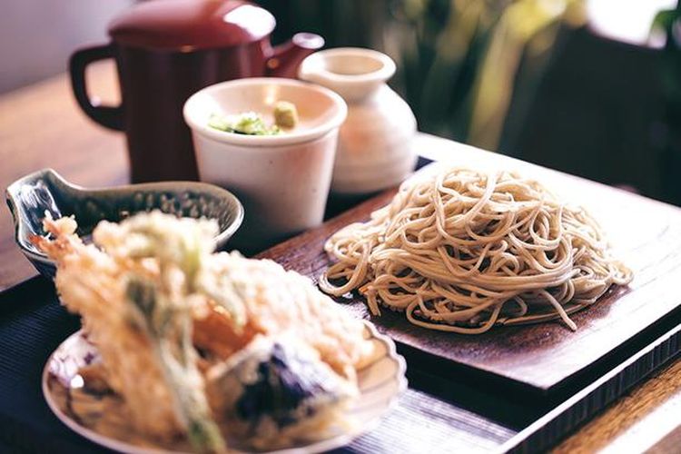 Ten-mori Soba adalah tempura yang disajikan dengan mie soba dingin.