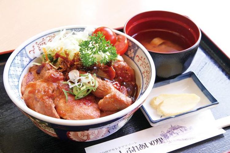 Pengunjung bisa mencicipi rasa asam gurih tomat di Pork Miso Bowl.