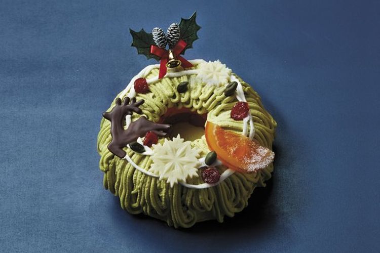 Bistro Egalite Chef Tanaka Supervised Noel Lease (¥4,800) merupakan kue bermotif lingkaran daun Natal dengan rusa cokelat di atasnya.