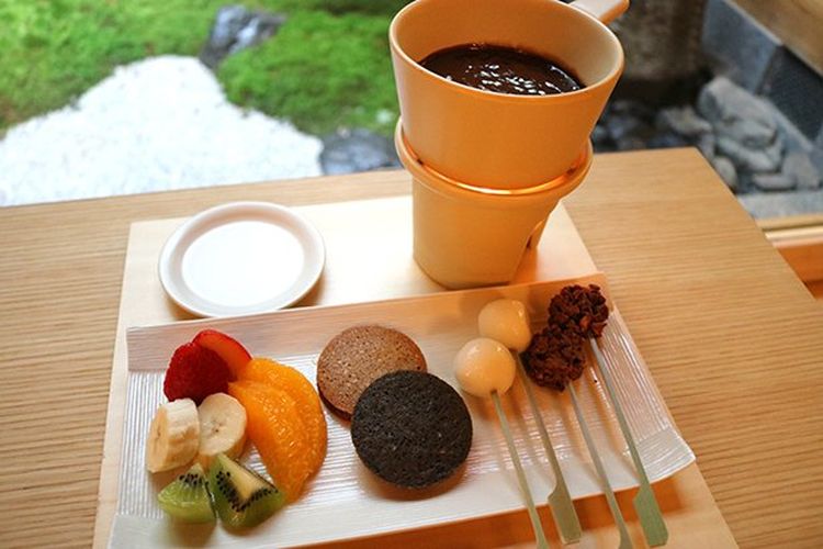 Chocolate Fondue (set minuman 1.760 yen)