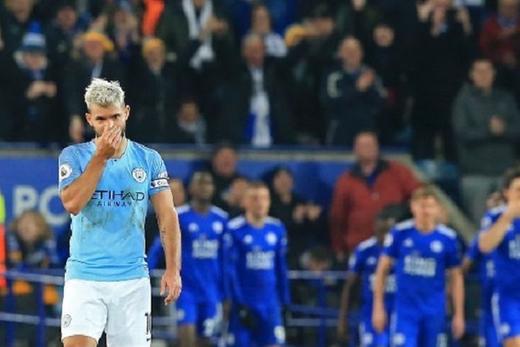 Sergio Aguero tampak kecewa seusai tim lawan mecetak gol pada pertandingan Leicester City vs Manchester City dalam lanjutan Liga Inggris di Stadion King Power, 26 Desember 2018. 