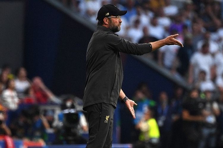 Pelatih Liverpool, Juergen Klopp, memberi arahan saat pertandingan final Liga Champions antara Liverpool vs Tottenham Hotspur di Stadion Wanda Metropolitano di Madrid pada 1 Juni 2019. 