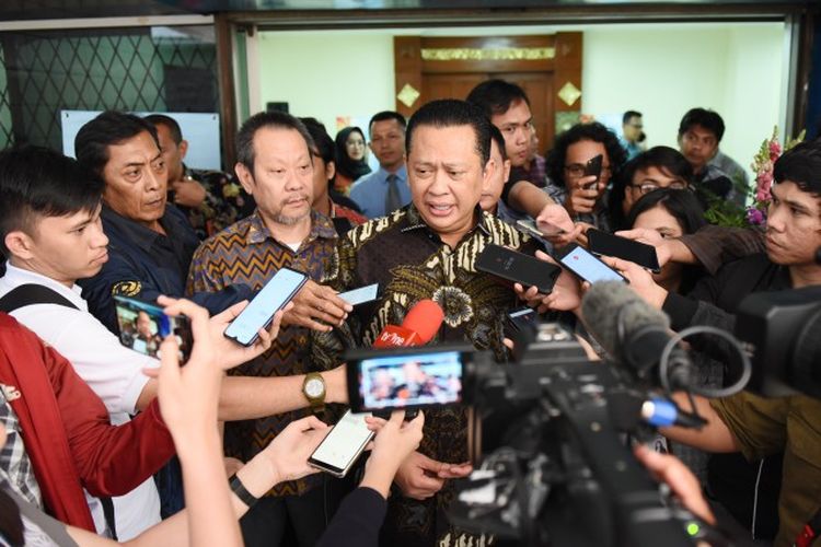 Ketua DPR RI Bambang Soesatyo saat memberikan keterangan pers terkait permasalahan anggaran LPSK.