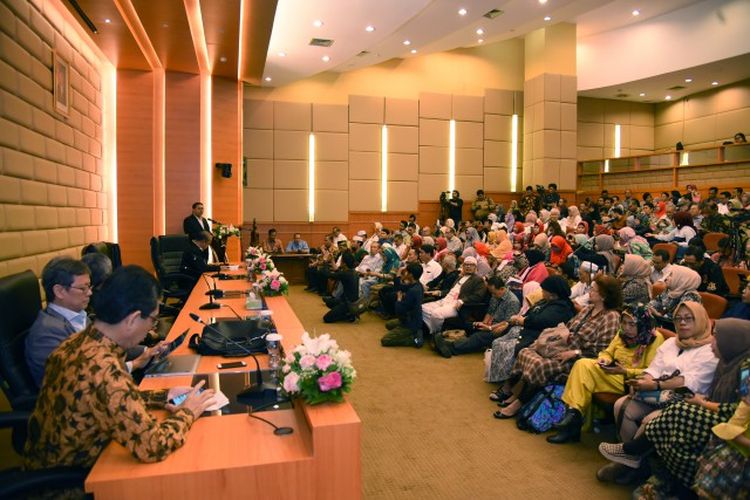 Wakil Ketua DPR/Korpolkam Fadli Zon saat membuka seminar tentang Menyoal Rencana Pemindahan Ibukota Negara di Ruang Abdul Muis Gedung Nusantara, Jakarta, Rabu, (3/9/2019).