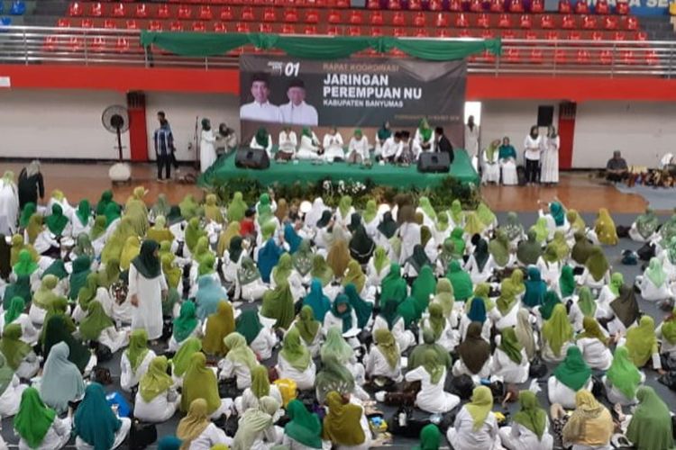 Anggota Jaringan Perempuan NU menghadiri rapat koordinasi di GOR Satria Purwokerto, Jawa Tengah, Sabtu (23/3/2019).
