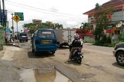 Warga Keluhkan Jalan Berlubang di Perempatan Gaplek Tangsel