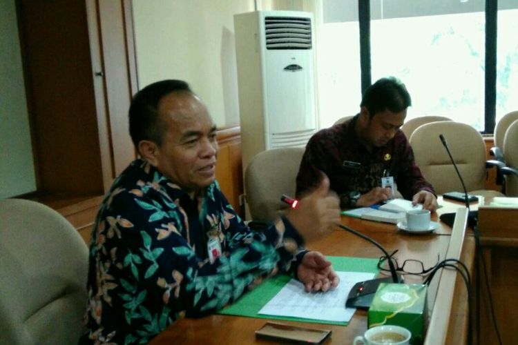 Wali Kota Jaktim Bambang Musyawardana saat berikan arahan kepada pejabat baru Pemkot Jaktim, Jumat (14/7/2017).
