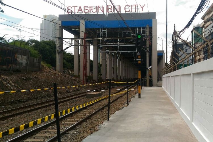 Begini tampilan akses pejalan kaki bagi yang ingin berpindah dari Stasiun Sudirman ke Stasiun Sudirman Baru. Foto diambil Selasa (2/1/2018).