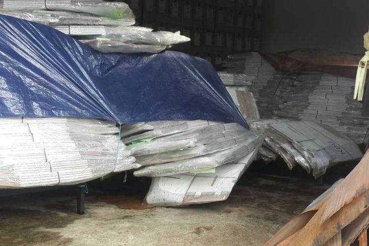 Kotak suara milik KPU Badung rusak akibat terendam banjir