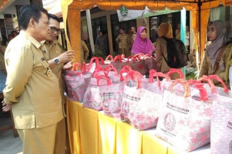 Pasar murah yang digelar Pemerintah Kota Pasuruan, Jawa Timur, Selasa (5/6/2018).