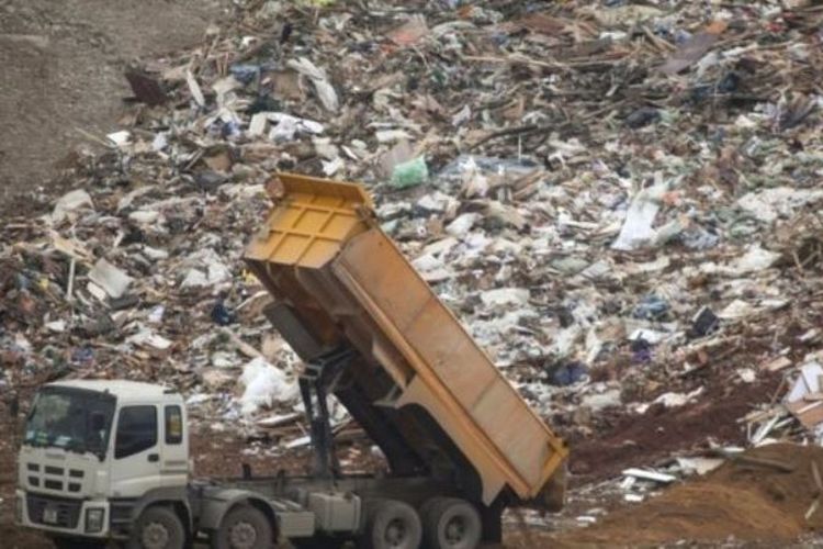 Sebuah data memperkirakan Inggris mengirim 2,7 juta ton sampah plastik ke China dan Hong Kong sejak 2012. (EPA via BBC)