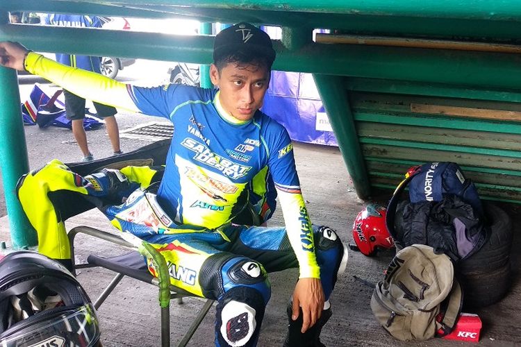 Pebalap Byan Racing Team, Arief Kurniawan, seusai balapan kelas Sport 150cc Pro Yamaha Sunday Race (YSR) 2018 seri 2 di Sirkuit Sentul, Bogor, Jawa Barat, Minggu (6/5/2018).