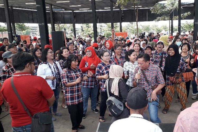 Sejumlah pendukung Basuki Tjahaja Purnama atau Ahok berkumpul merayakan hari kebebasan Ahok dari rutan Mako Brimob Depok di RTH Kalijodo, Penjaringan, Jakarta Utara, pada Kamis (24/1/2019).