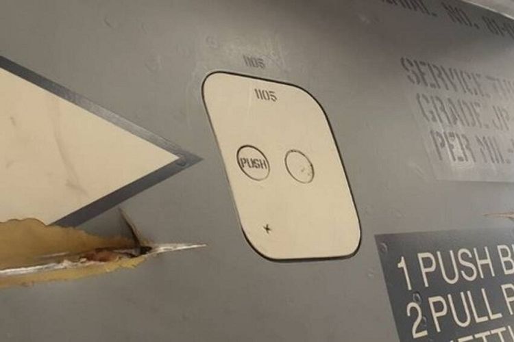 Foto yang dirilis tim penyelidik menunjukkan bekas tembakan pada badan pesawat F-16 milik Angkatan Udara Belanda yang disebut diakibatkan peluru yang ditembakkannya sendiri.