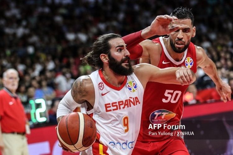 Ricky Rubio, pemain bola basket asal Spanyol sedang beraksi di Piala Dunia FIBA 2019