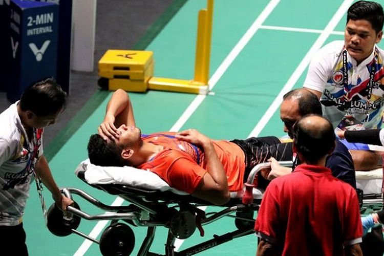 Pebulu tangkis ganda campuran Indonesia, Edi Subaktiar, saat mengalami cedera pada SEA Games Kuala Lumpur 2017.