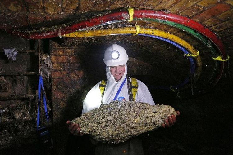 Fatberg akibat tumpukan tisu basah yang dibuang ke toilet