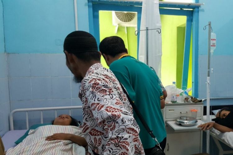 Seorang korban diduga Keracunan Makanan di rawat di Puskesmas 1 playen, Gunungkidul, Yogyakarta, Kamis (22/2/2018)