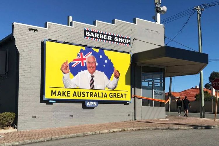 Iklan Clive Palmer di sebuah bangunan di Perth. (ABC News/Jessica Strutt)