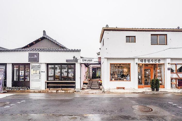 Jalan Hwangnidan-gil di Gyeongju, Korea Selatan