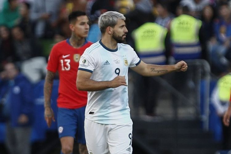 Sergio Aguero merayakan golnya pada pertandingan Argentina vs Cile dalam perebutan posisi ketiga Copa America 2019 di Arena Corinthians, 6 Juli 2019. 
