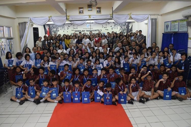Para murid kelas 6 SD Tarakanita 3 yang meraih kelulusan 100 persen pada USBN tahun ajaran 2018-2019.