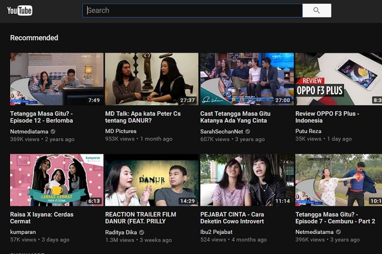 Antarmuka YouTube versi gelap alias Dark Mode.