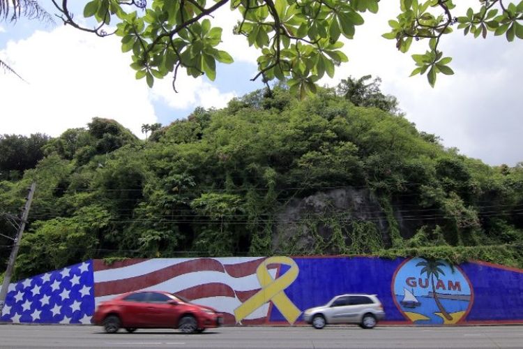 Salah satu sudut Guam yang memperlihatkan dengan jelas ikatan pulau itu dengan Amerika Serikat.